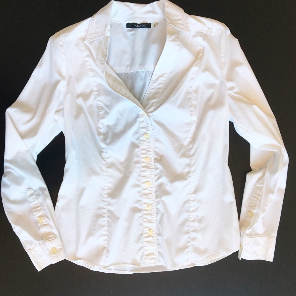 Tahari white cotton classic v-neck button up, M
